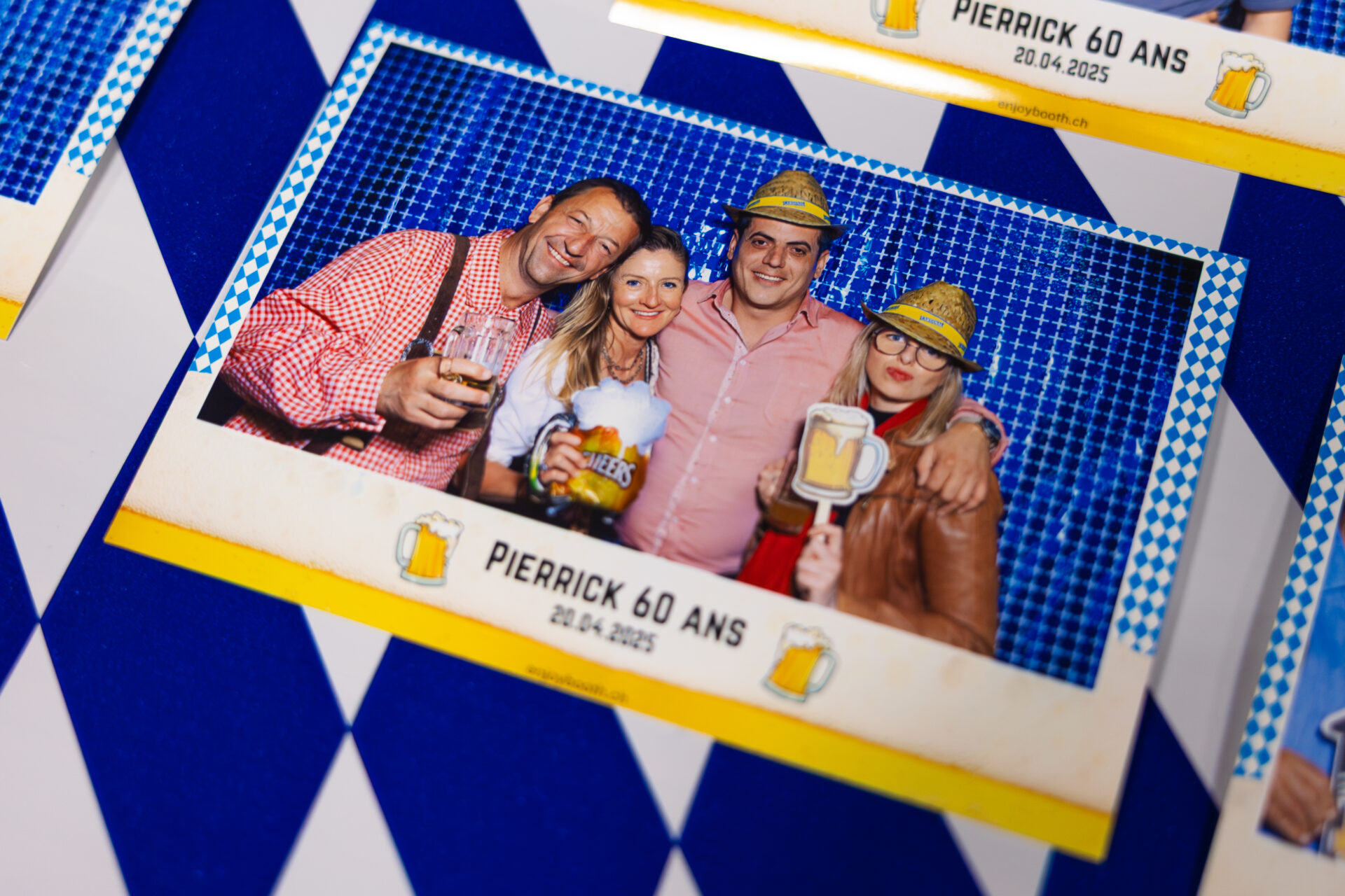 Impression d'une photo du photoboothde groupe lors d'un anniversaire à Estavayer